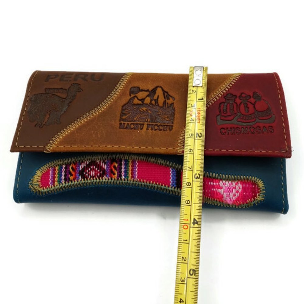 Handmade Leather Women's Wallet Andean Community - Picture 8 of 8